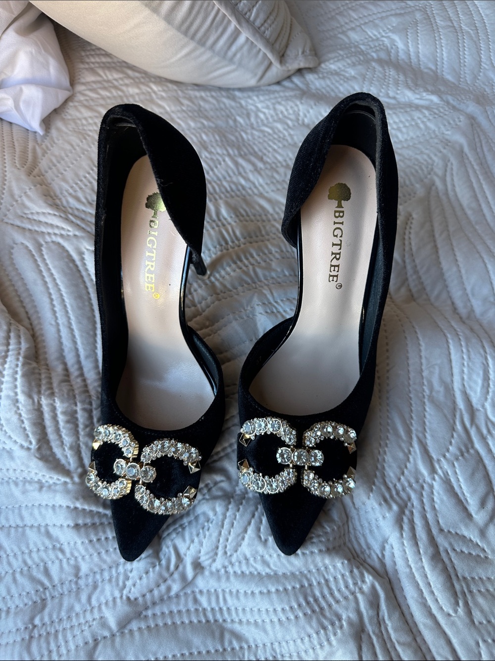 Black Pointed Toe Crystal-Embellished Women's Pumps